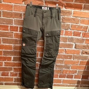 Fjallraven Women's Keb Trouser G1000 Size 26 Regular Length Forest Green